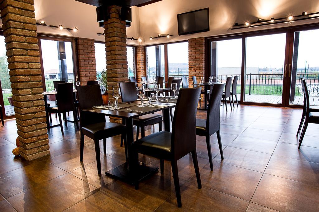 Rooms & Restaurace Na Jitrach Semice Ngoại thất bức ảnh
